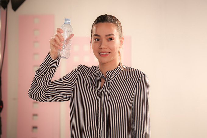 Hồ Ngọc Hà gây cười với hình ảnh quê mùa, nói chuyện hồn nhiên